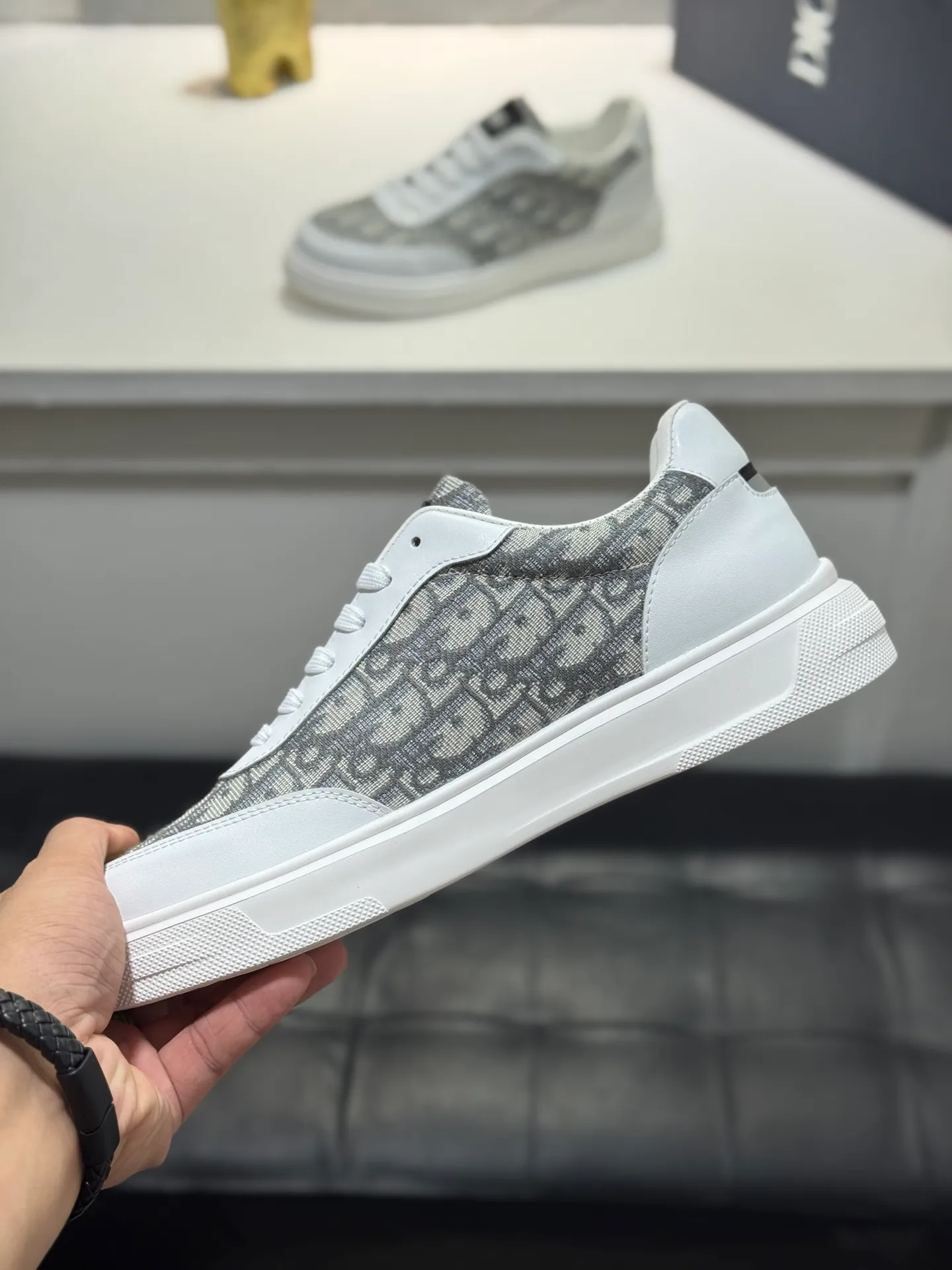 Men's men's shoes 💰400 [New model] 🌂🌂Dior (Dior) 🆕 Low-top casual shoes, carefully made of first-layer cowhide with canvas, comfortable and breathable ~ rubber soles, enhance style. Fashionable and versatile, it can complement any look. Featuring an exquisite design that is uniquely dynamic and modern, this shoe is part of Dior's legacy and embodies modern elegance. Size: 38-44 (45 customized